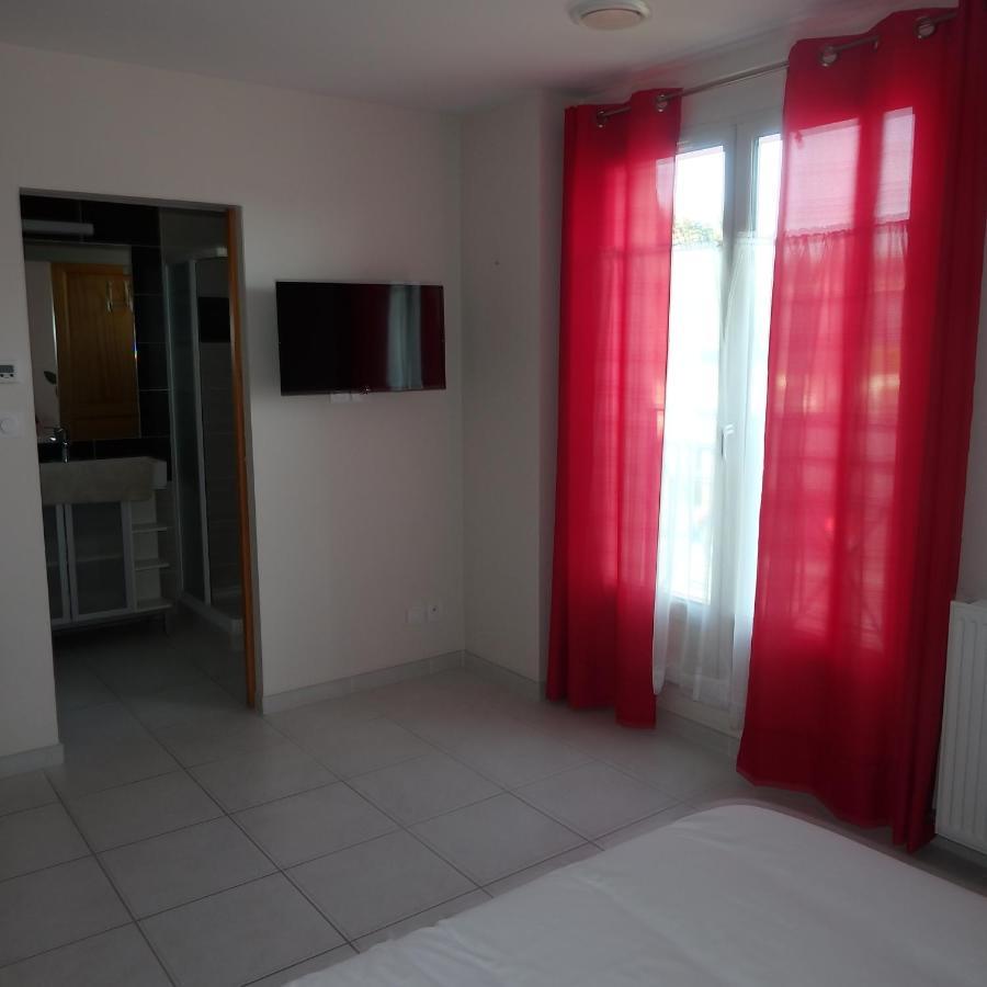 L'Oustal Des Fontanilles Bed & Breakfast กัสเตลโนดารี ภายนอก รูปภาพ