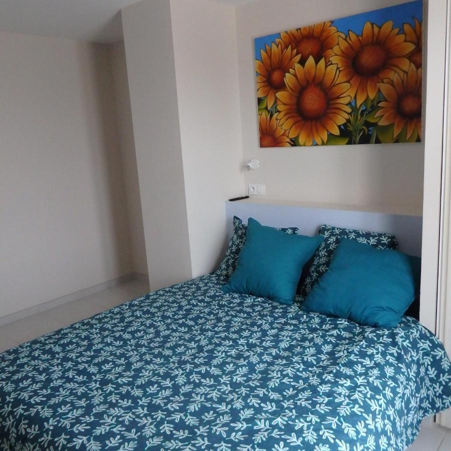 L'Oustal Des Fontanilles Bed & Breakfast กัสเตลโนดารี ภายนอก รูปภาพ